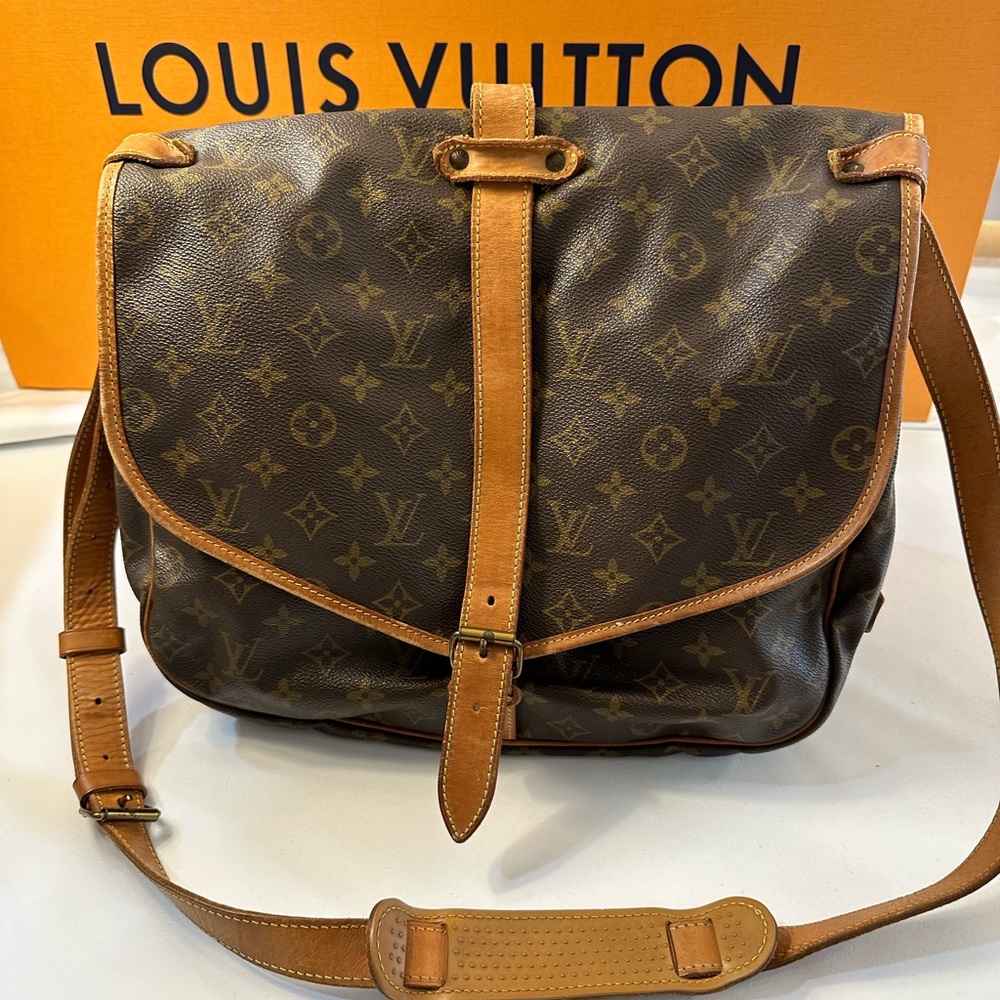 Louis Vuitton Saumur 35 Messenger Bag